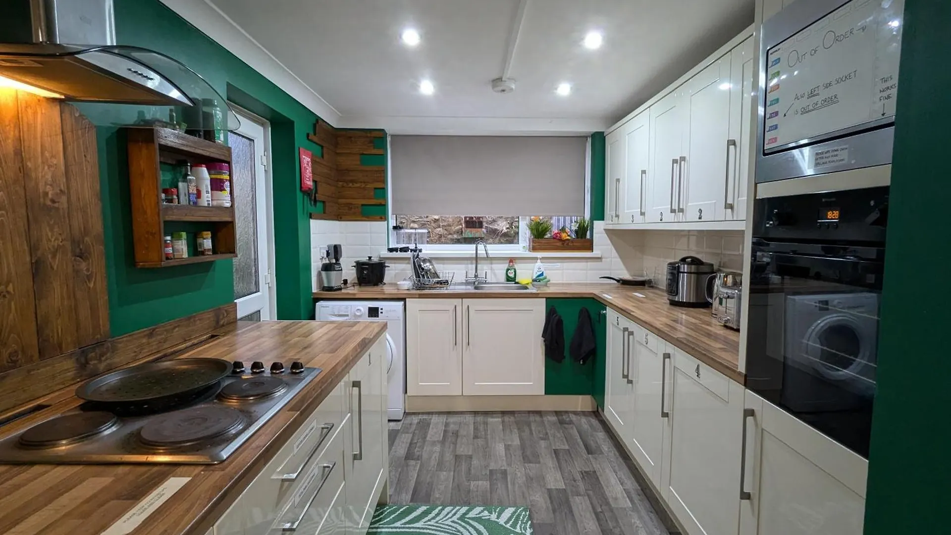 R5 - Triple Room Retreat - Near Beach, Parks, Trails, City - Wifi, Free Parking - Self Catering سوانسي منزل للإقامة