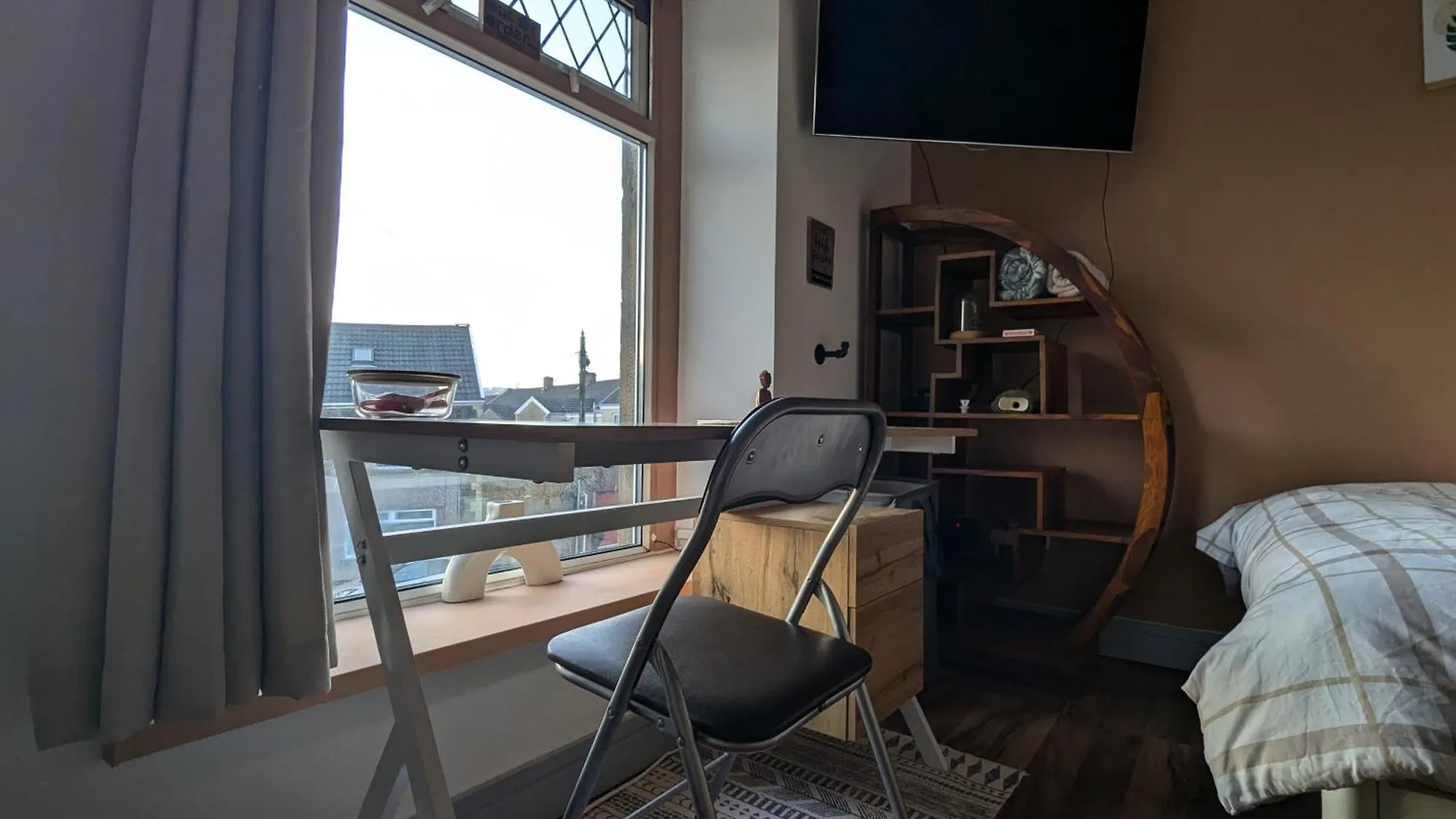 R5 - Triple Room Retreat - Near Beach, Parks, Trails, City - Wifi, Free Parking - Self Catering سوانسي المملكة المتحدة