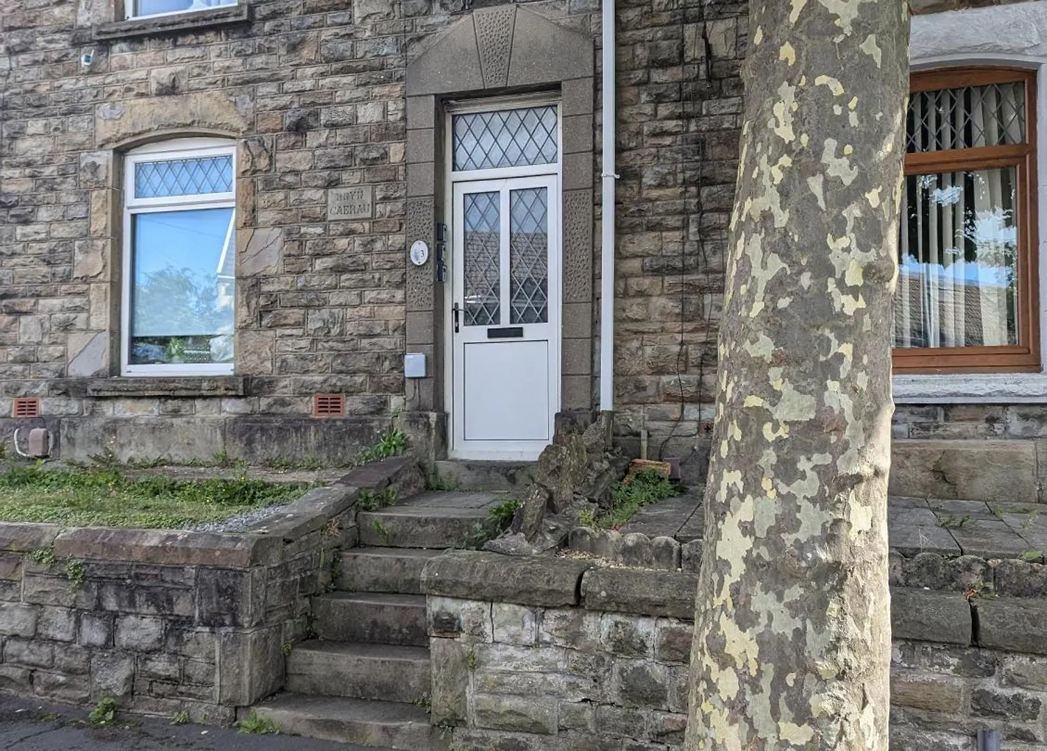 Homestay R5 - Triple Room Retreat - Near Beach, Parks, Trails, City - Wifi, Free Parking - Self Catering Swansea